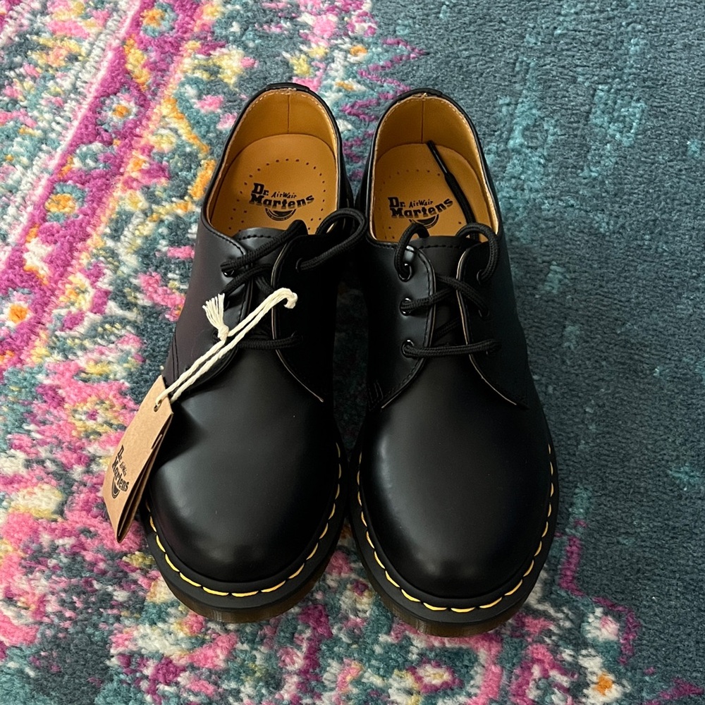 Dr. Martens Black Leather Lace-Up Shoes women’s size 7